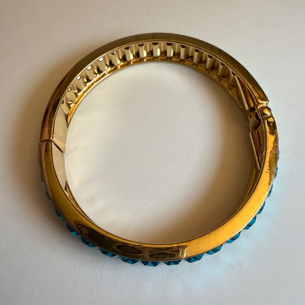 Sparkles! Blue Crystal Emerald Cut Hinged Bangle Bracelet Gold Tone Heidi Daus - Picture 4 of 5